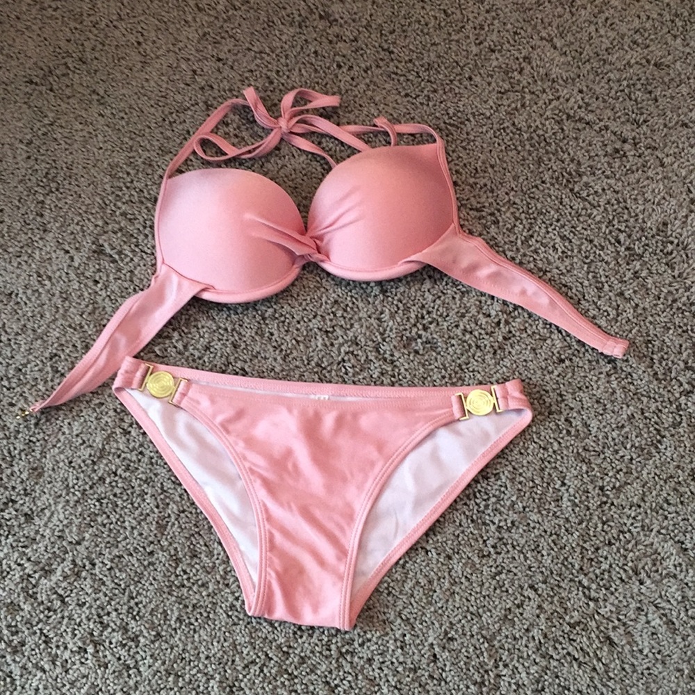 Beautiful pink bikini top and bottom!